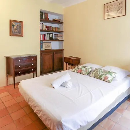 In The Heart Of With Ac Terrace Benakey شقة